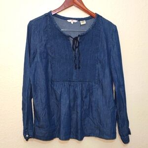 SLIGHTLY USED MEDIUM LEVI'S PEPLUM LONG SLEEVE